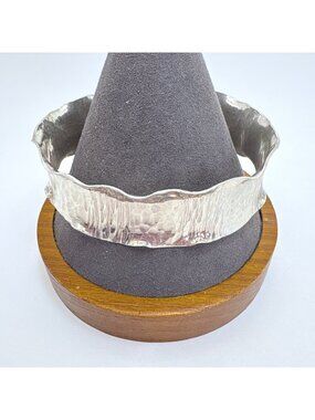 Wavy Design Silver Tone Bangle Bracelet Textured Finish Size 7.5" Fit